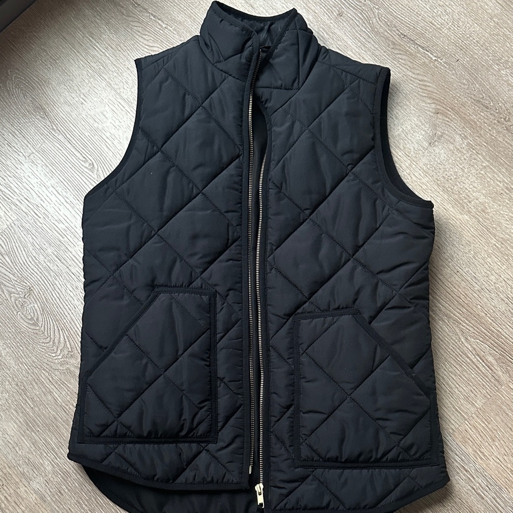 Good condition j crew black vest
